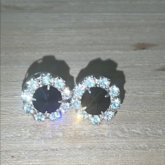 Jewelry - Elegant Black and Silver Stud Earrings